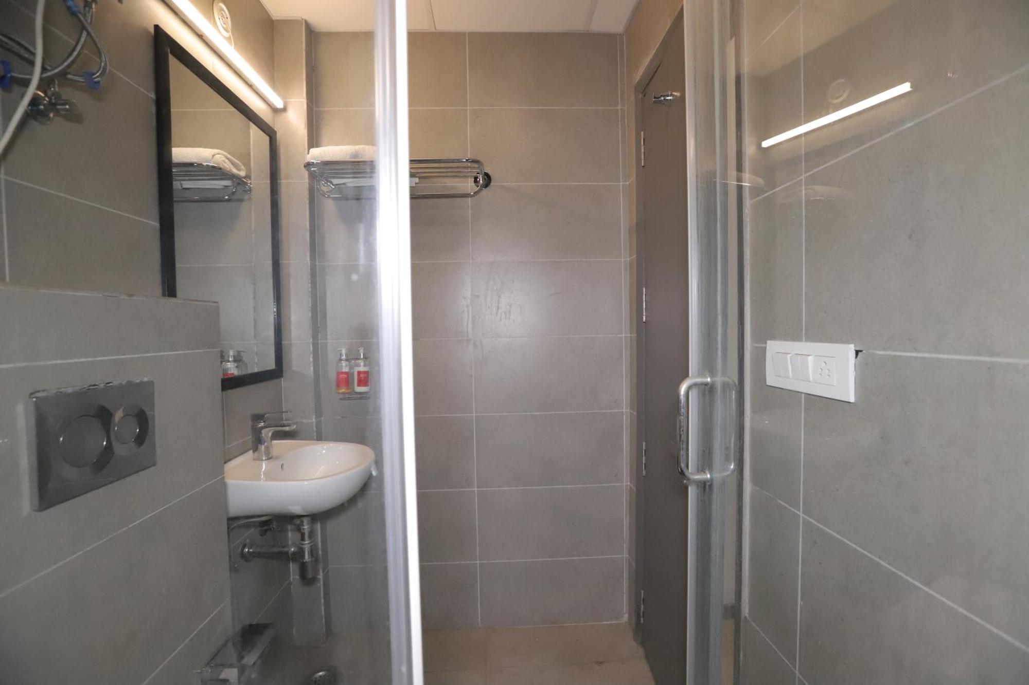 Qotel Hotel Ip Residency East Delhi Preet Vihar Nova Deli Exterior foto